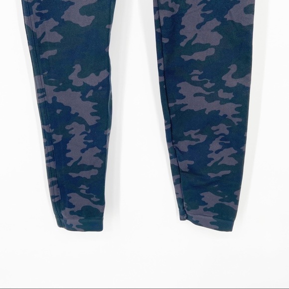SPANX Look At Me Now Sage Camo Cropped Shaping Leggings Black Camo XL - Picture 6 of 8